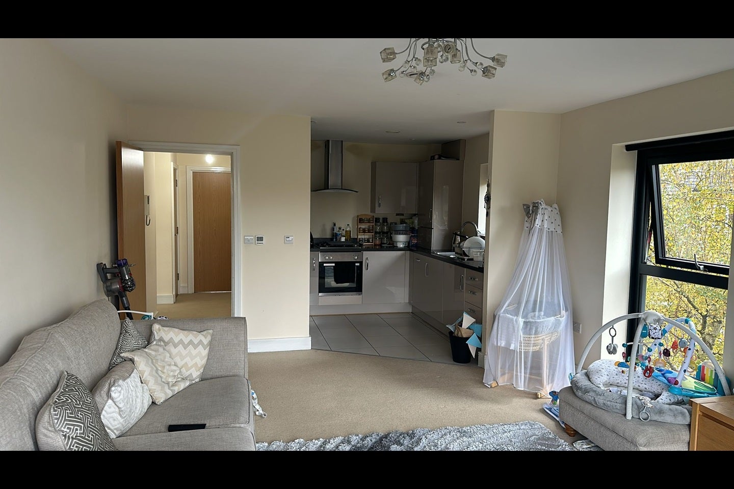 Flat Forty Avenue in Greater London