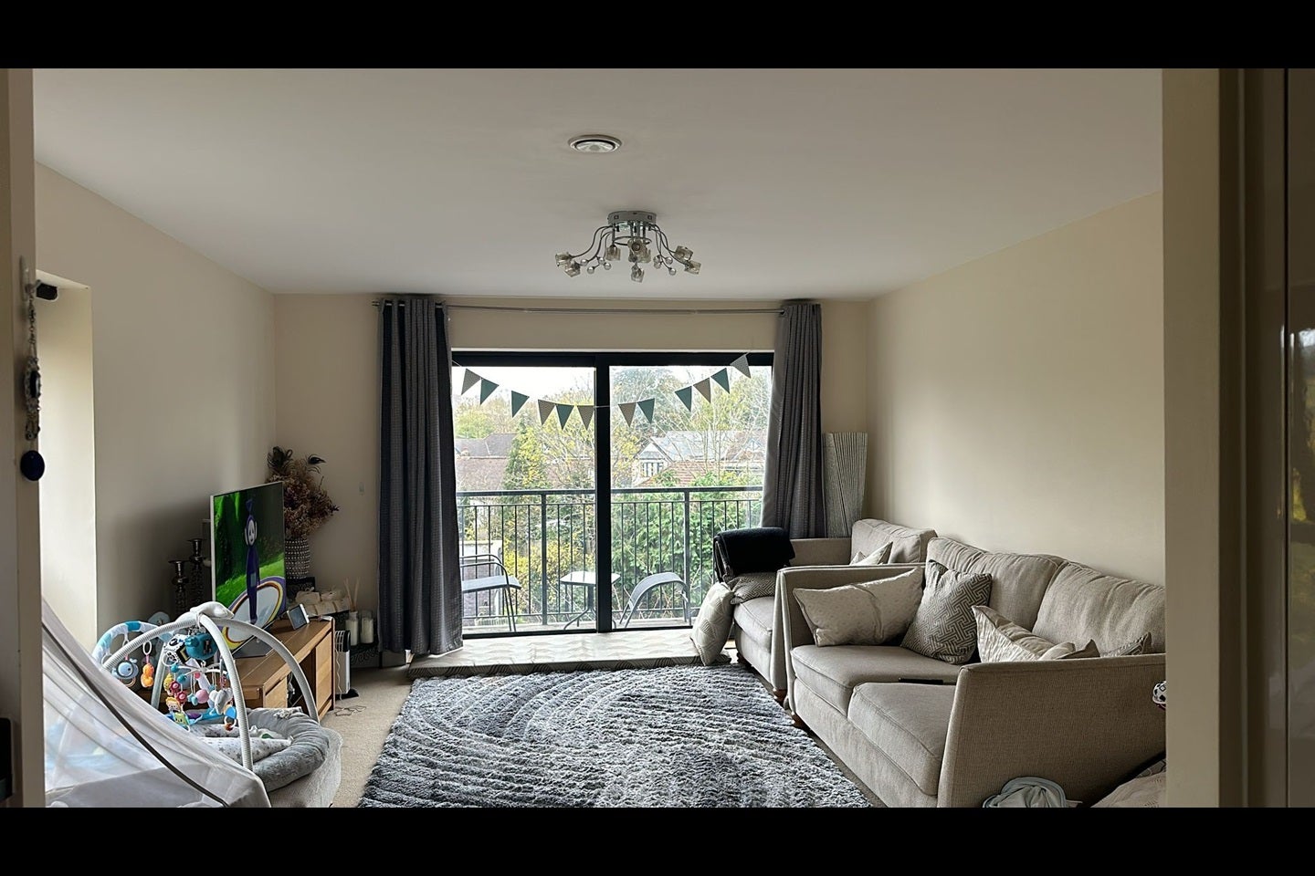 Flat Forty Avenue in Greater London