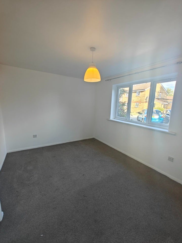 Flat Brunel Road in Greater London