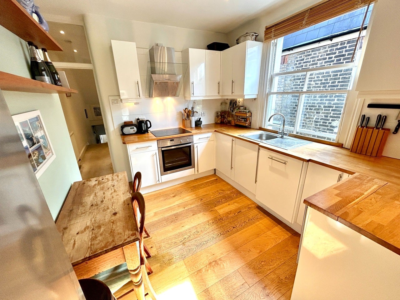 Flat Kimber Road in Greater London