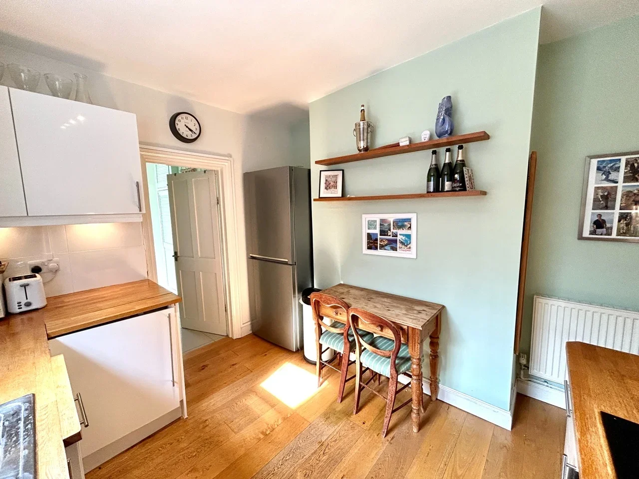 Flat Kimber Road in Greater London