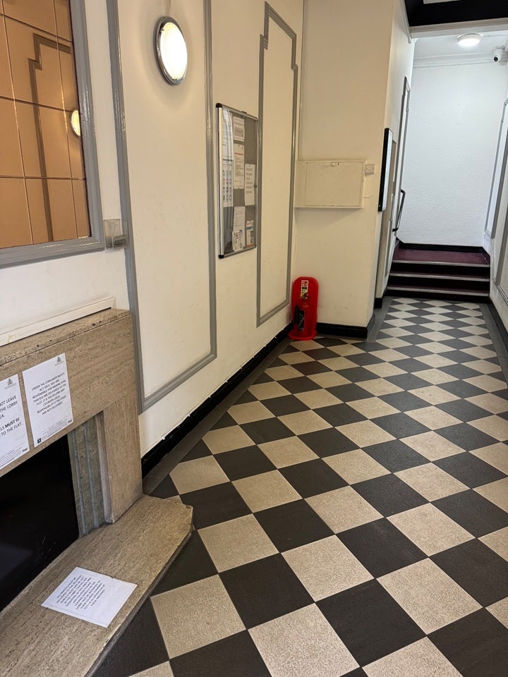 Flat Streatham High Road in Greater London