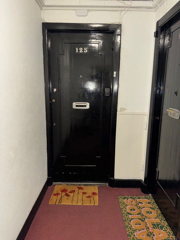 Flat Streatham High Road in Greater London