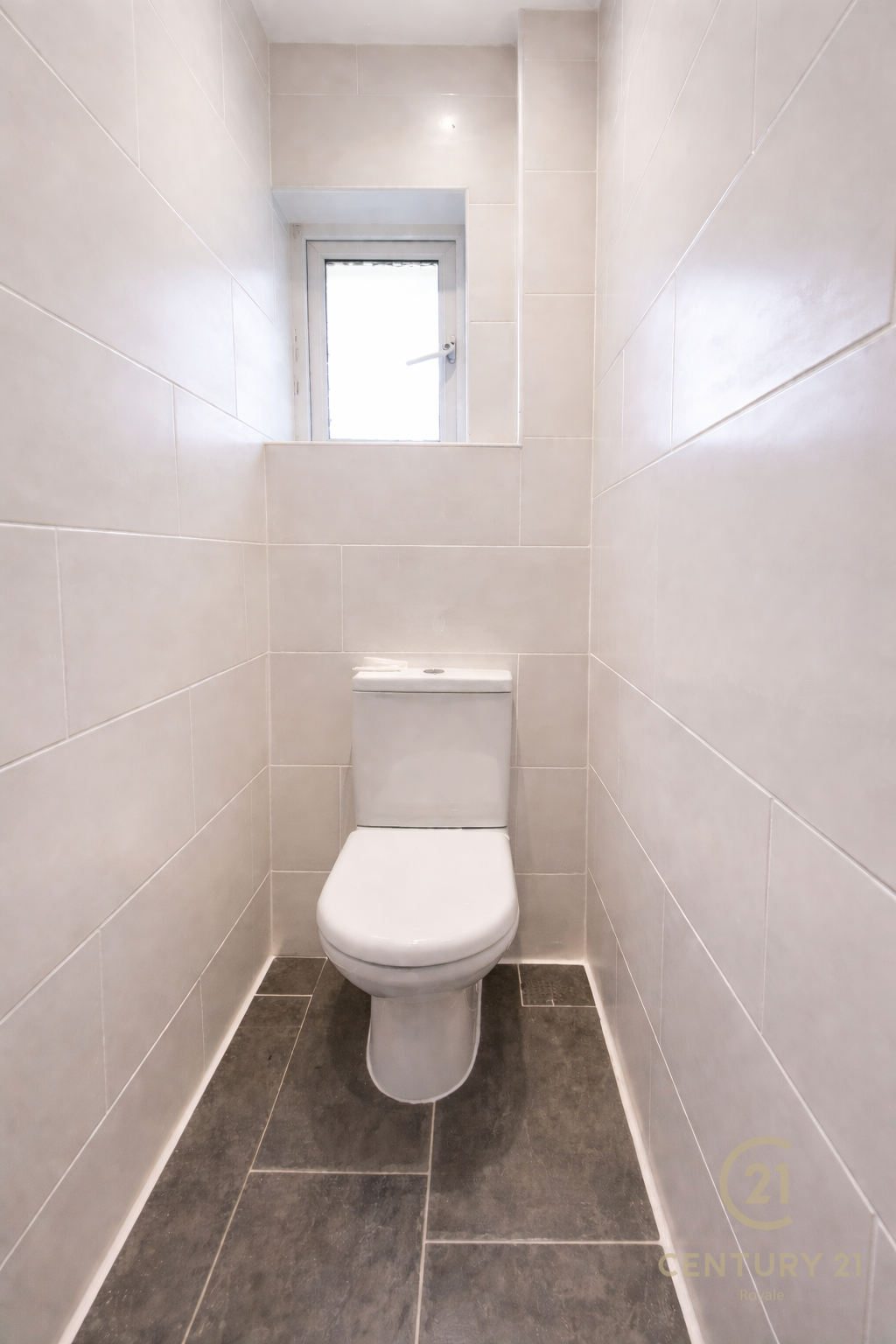 Room Raeburn Avenue in Greater London