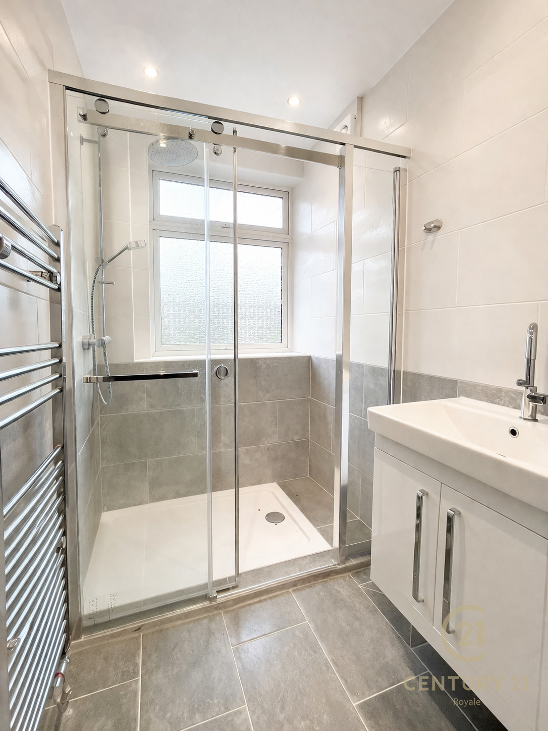 Room Raeburn Avenue in Greater London