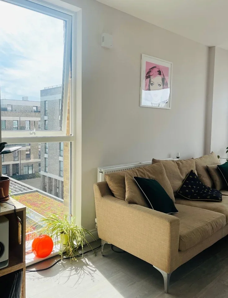 Flat Earlham Grove in Greater London