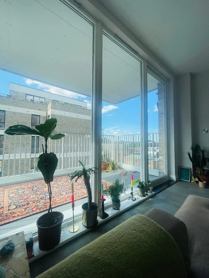 Flat Earlham Grove in Greater London
