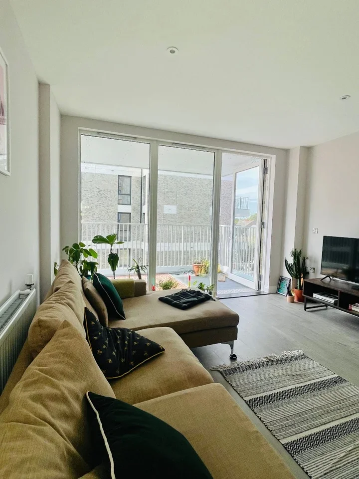 Flat Earlham Grove in Greater London