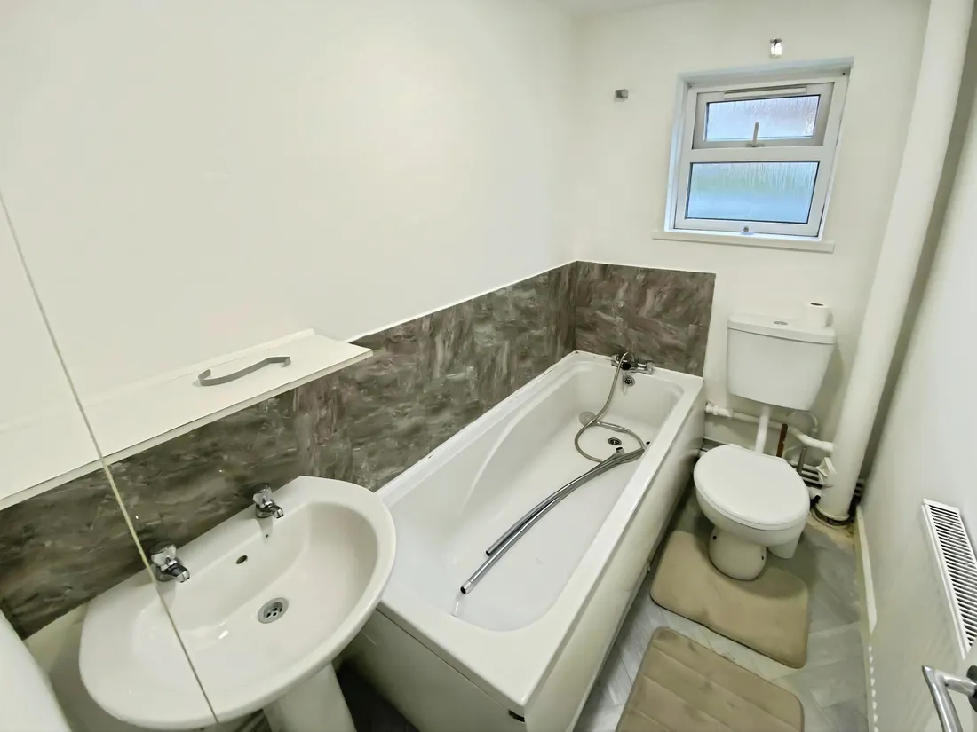 Flat Davies Row in Hirwaun