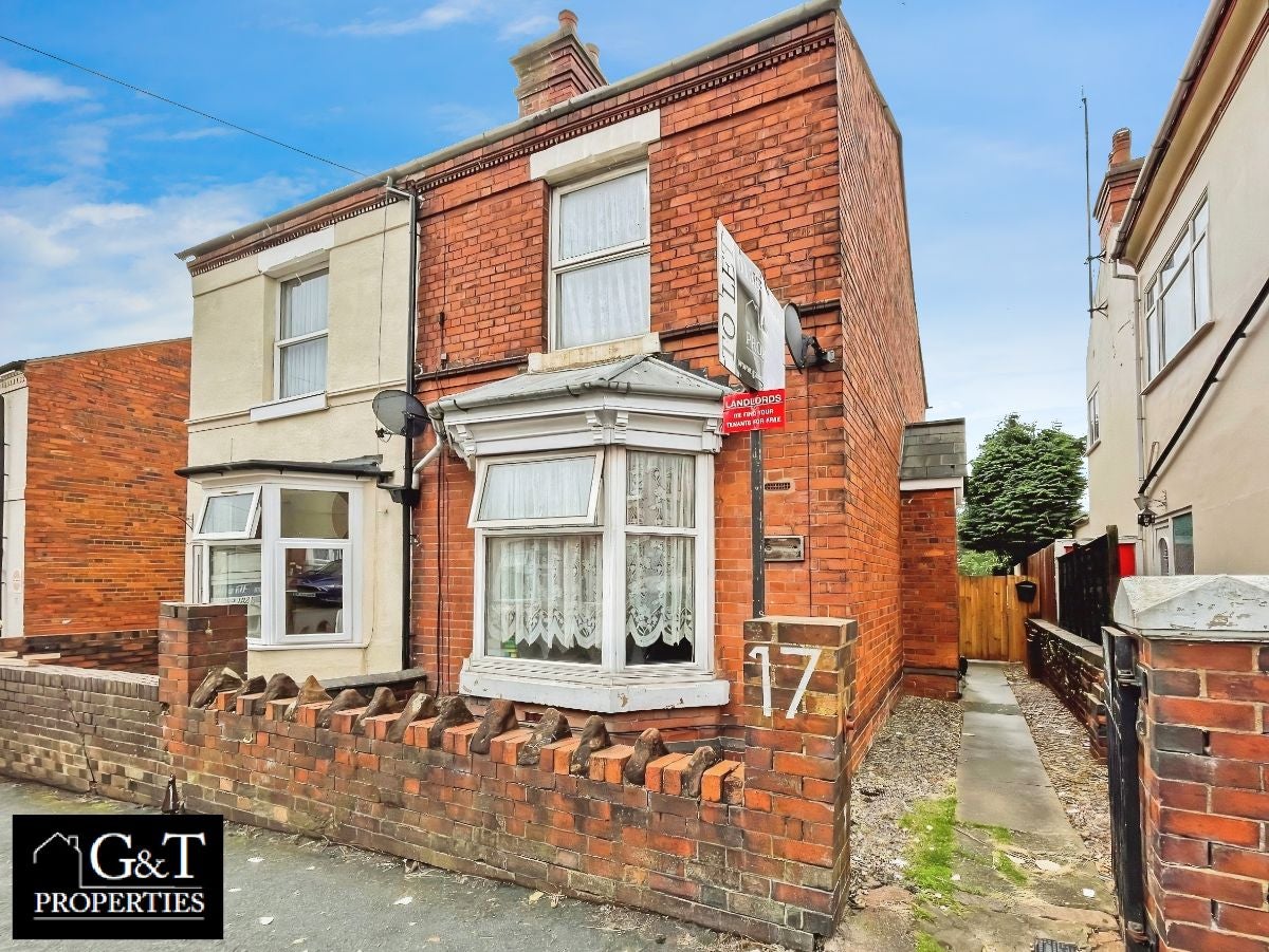 Flat Waverley Street in Brierley Hill