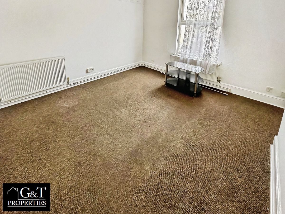 Flat Waverley Street in Brierley Hill