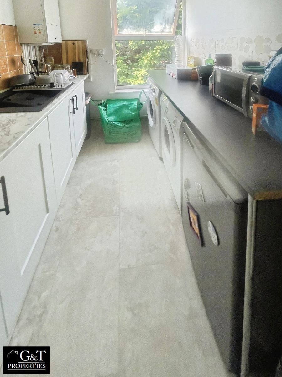 Flat Waverley Street in Brierley Hill