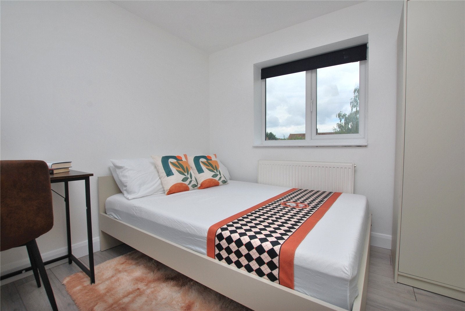 Room Broomfield in Guildford
