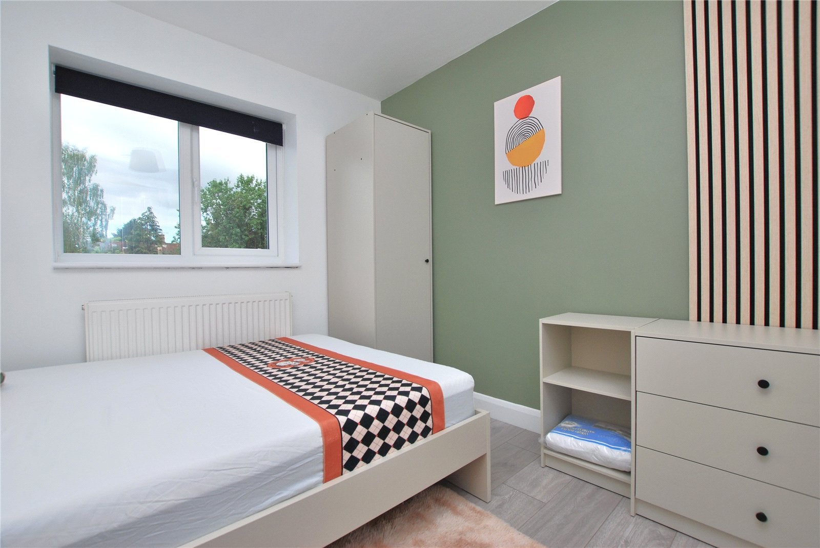 Room Broomfield in Guildford