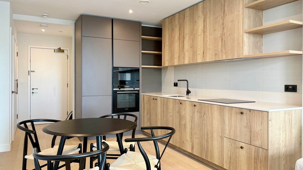 Flat Bodley Way in Greater London