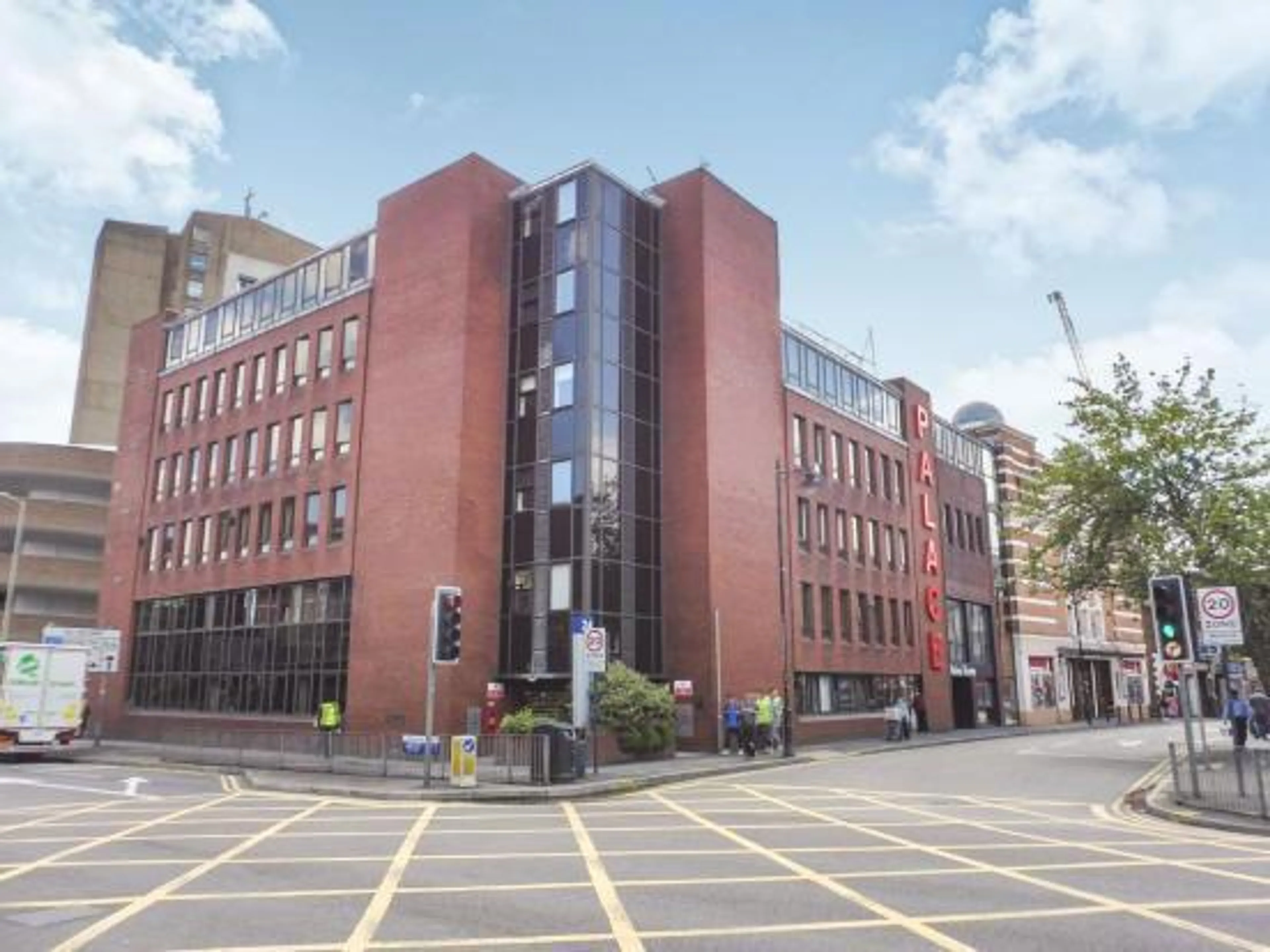 Flat Clarendon Road in Watford