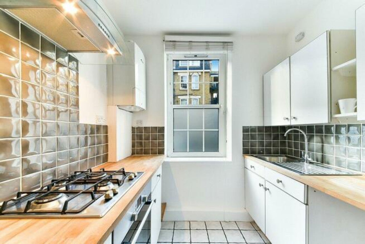 Flat Parmiter Street in Greater London