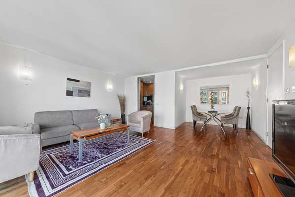Flat Fairmont Avenue in Greater London