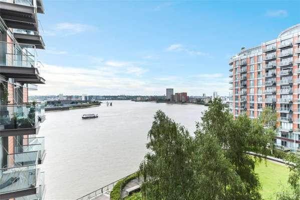 Flat Fairmont Avenue in Greater London