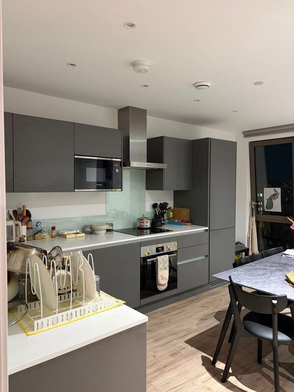 Room Saville Road in Greater London