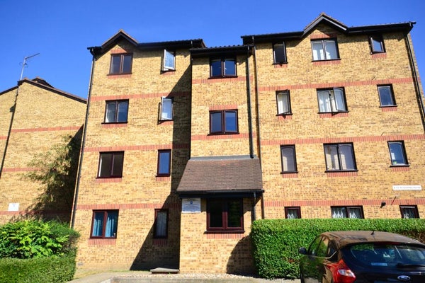 Flat Myers Lane in London