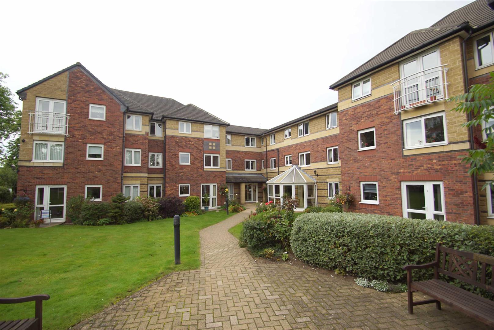 Flat Primley Park View in Leeds