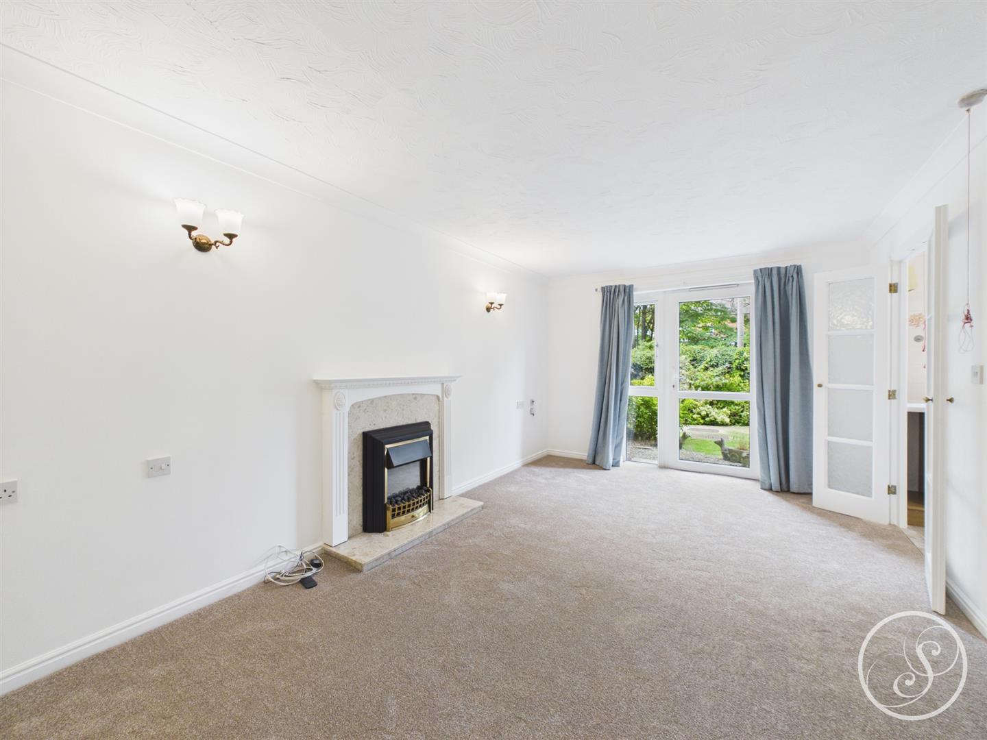 Flat Primley Park View in Leeds