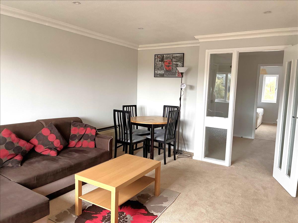 Flat Deerhurst Close in Greater London