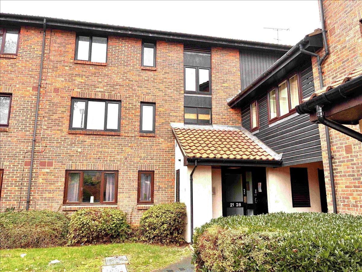 Flat Deerhurst Close in Greater London