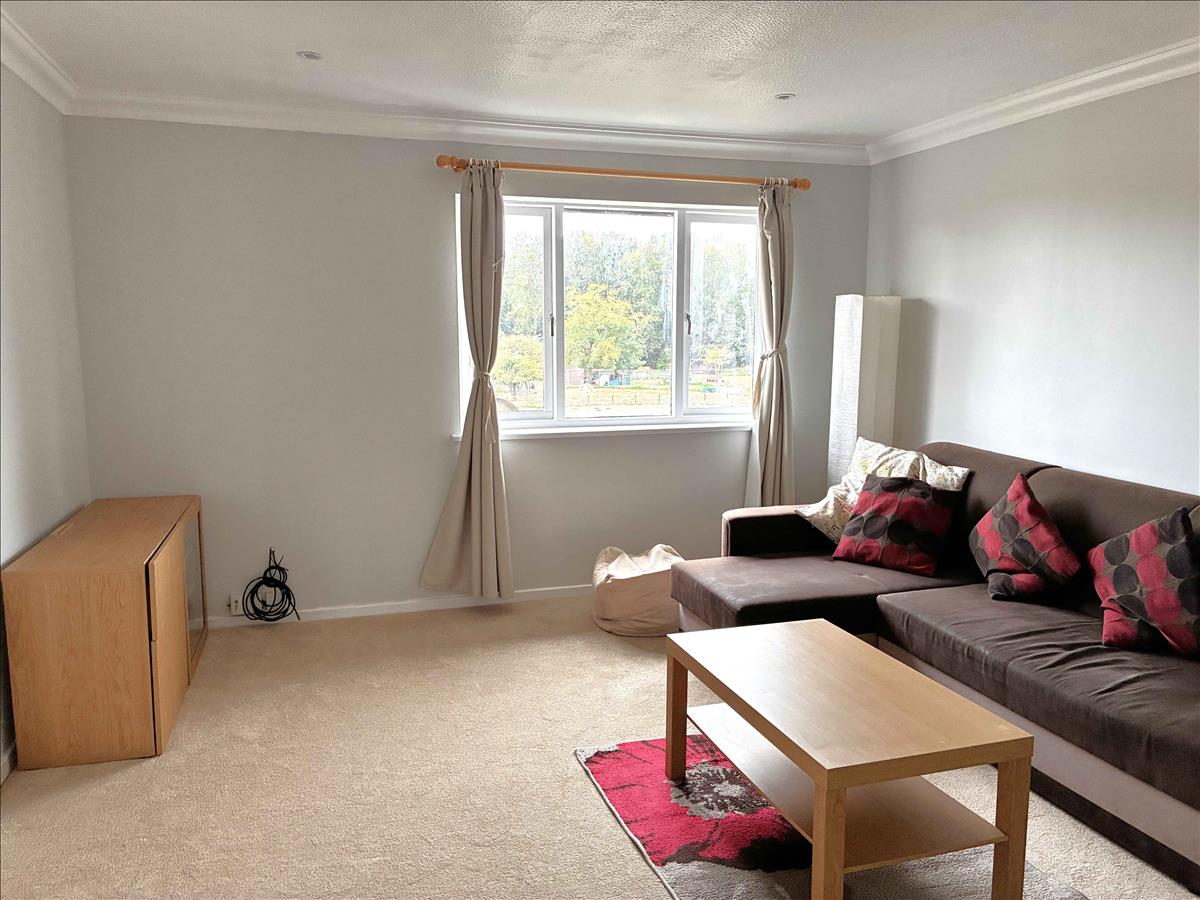 Flat Deerhurst Close in Greater London