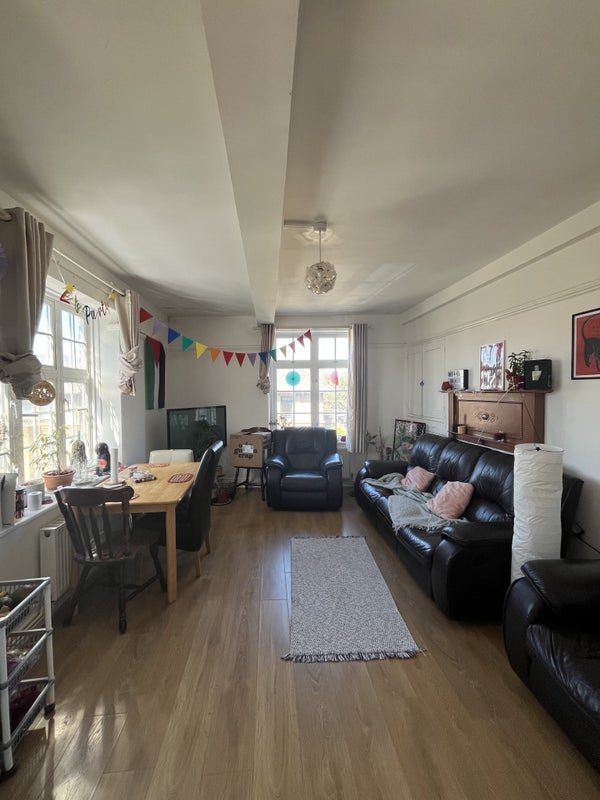 Room Brixton Road in Greater London