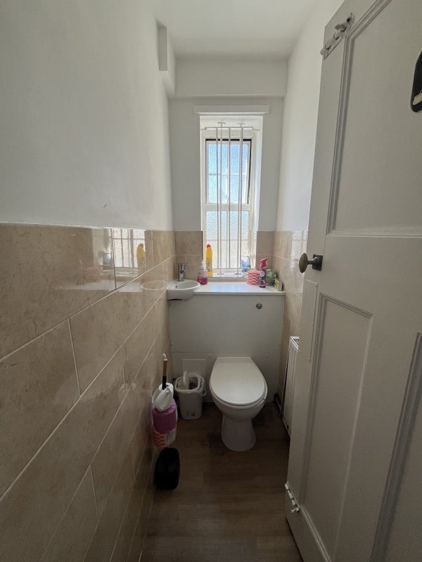 Room Brixton Road in Greater London