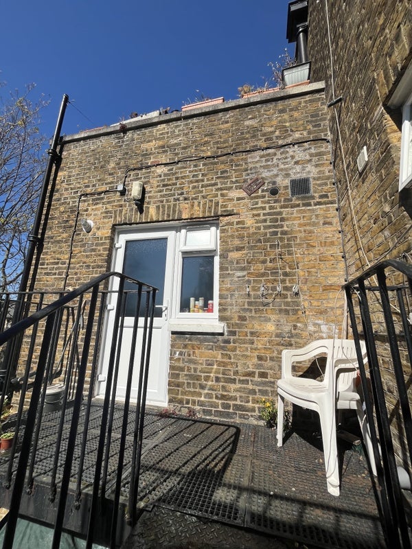 Room Brixton Road in Greater London