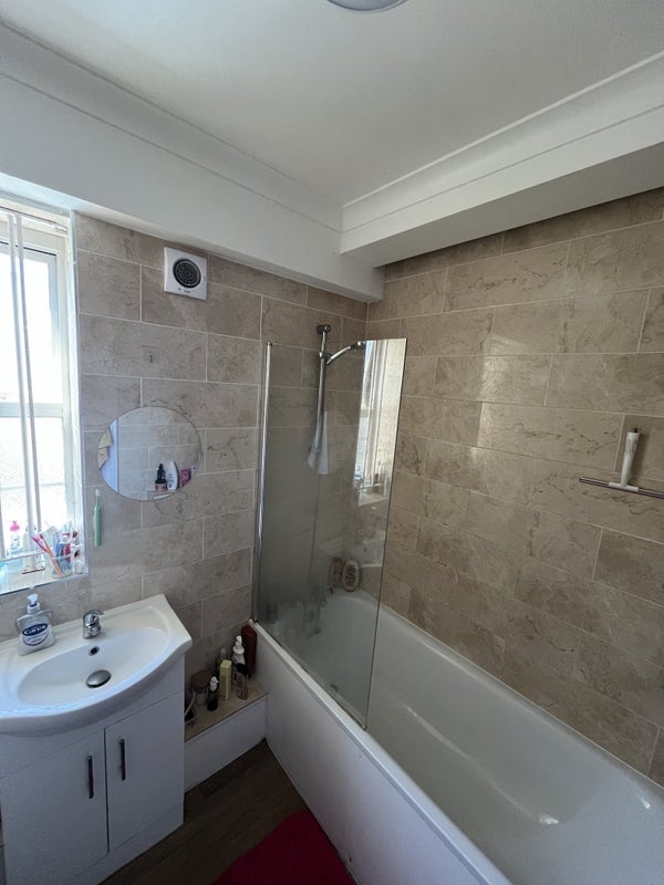 Room Brixton Road in Greater London