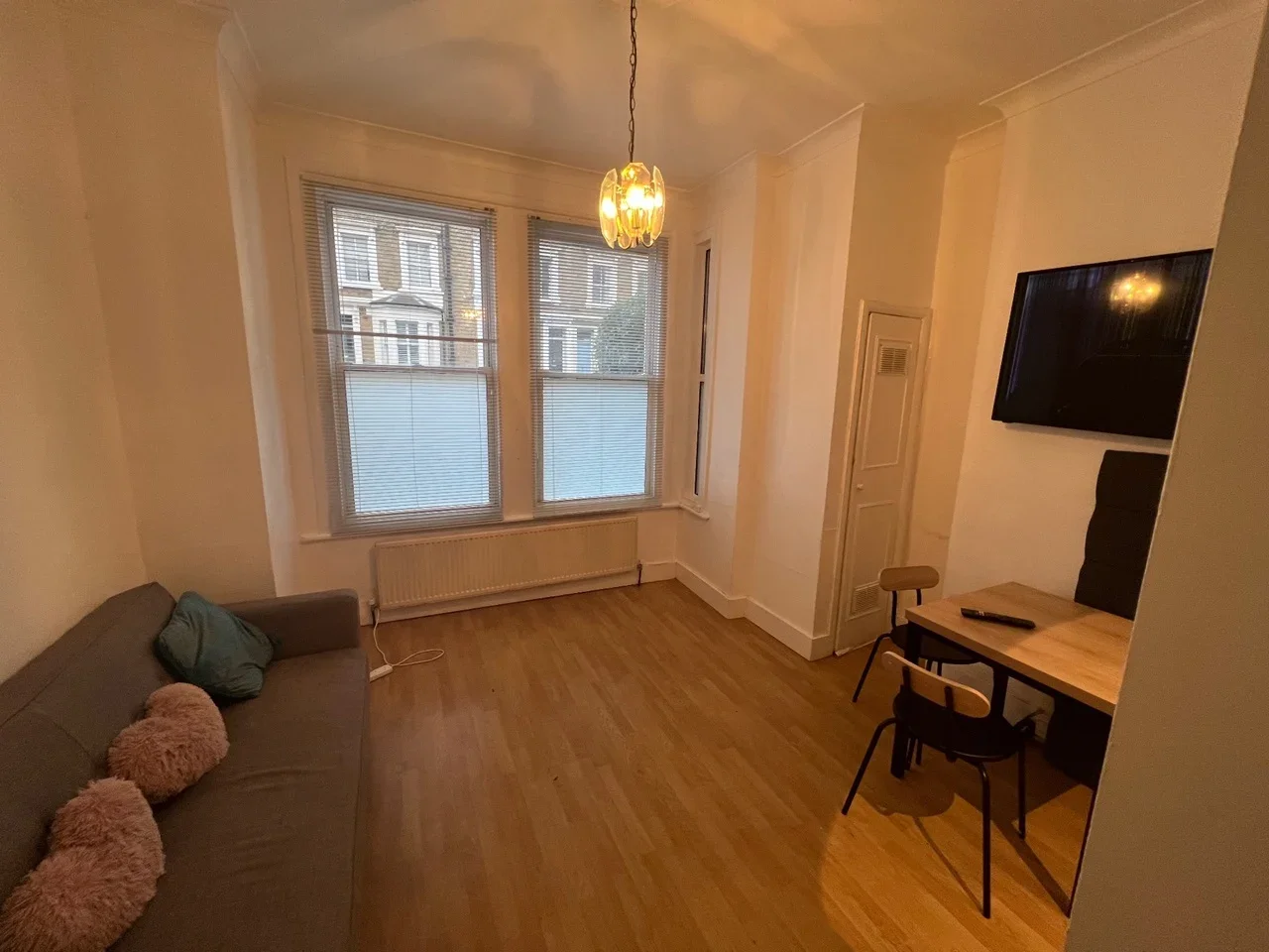 Flat Blake Gardens in Greater London