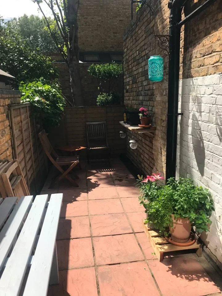 Flat Blake Gardens in Greater London
