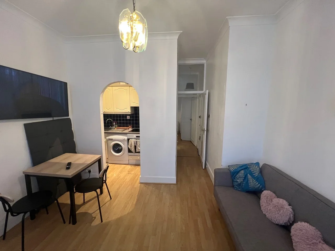 Flat Blake Gardens in Greater London