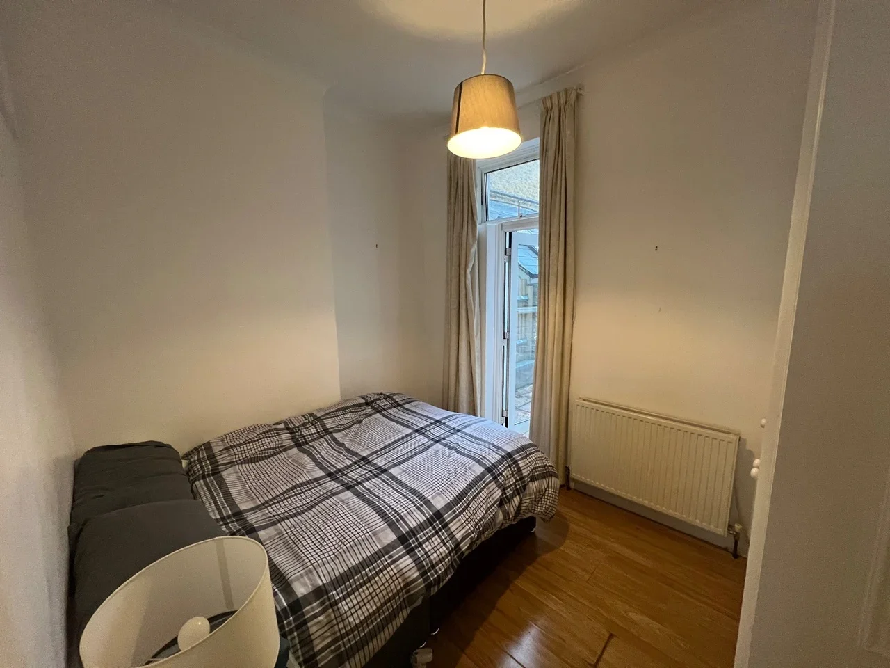 Flat Blake Gardens in Greater London