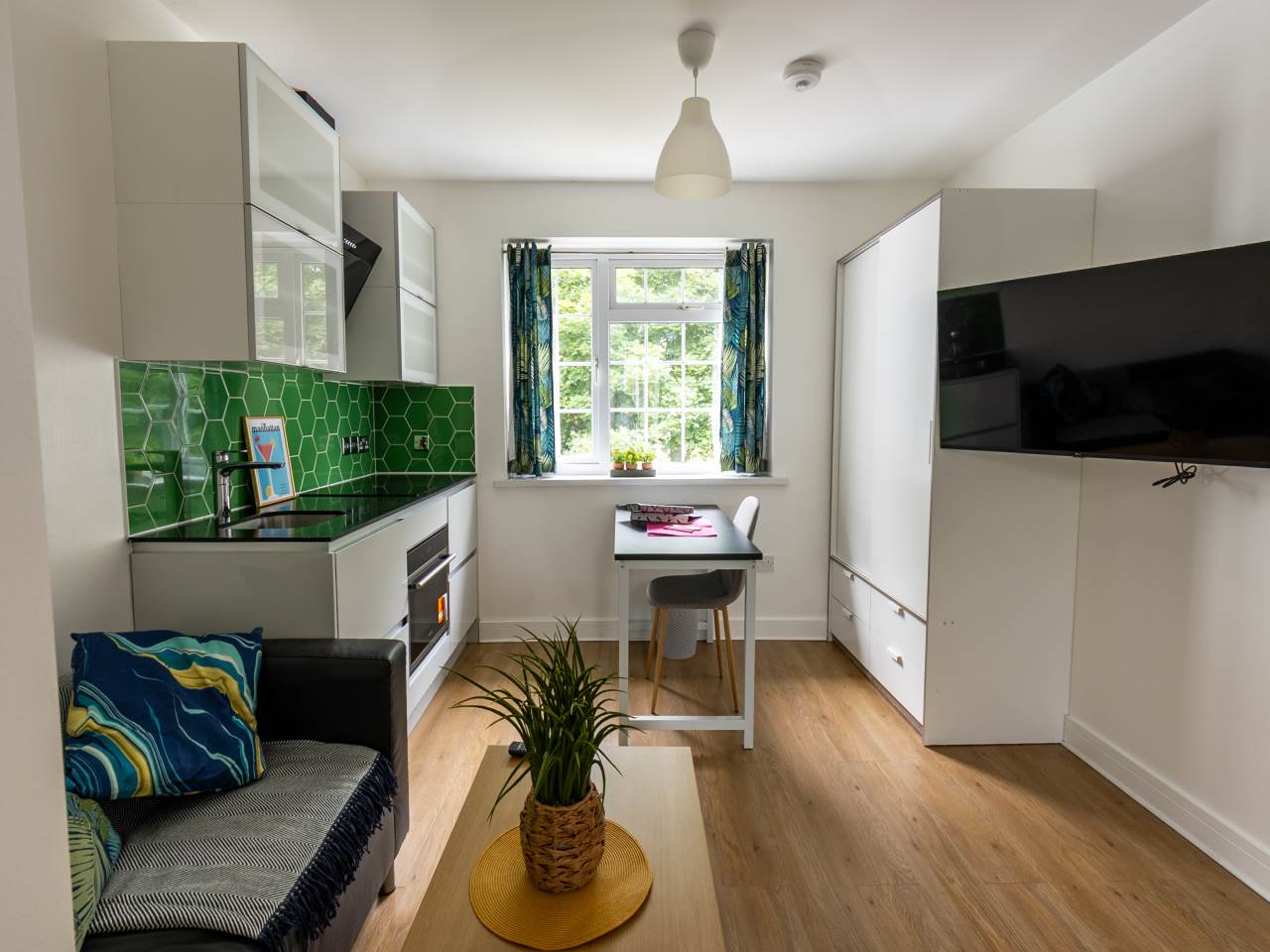 Flat Woodland Way in Canterbury