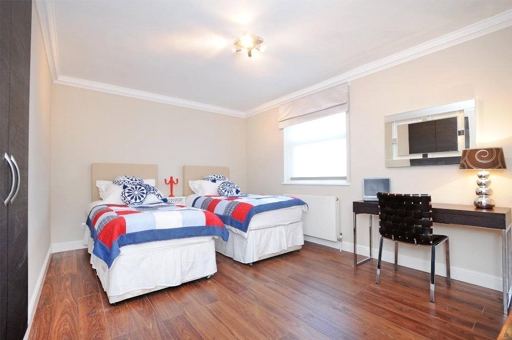 Flat Boydell Court in Greater London