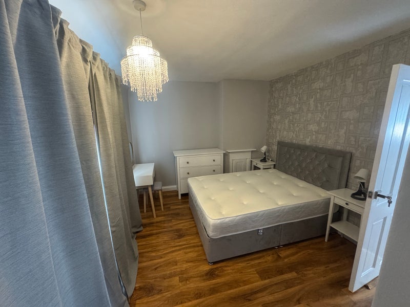 Room Meerbrook Road in Greater London