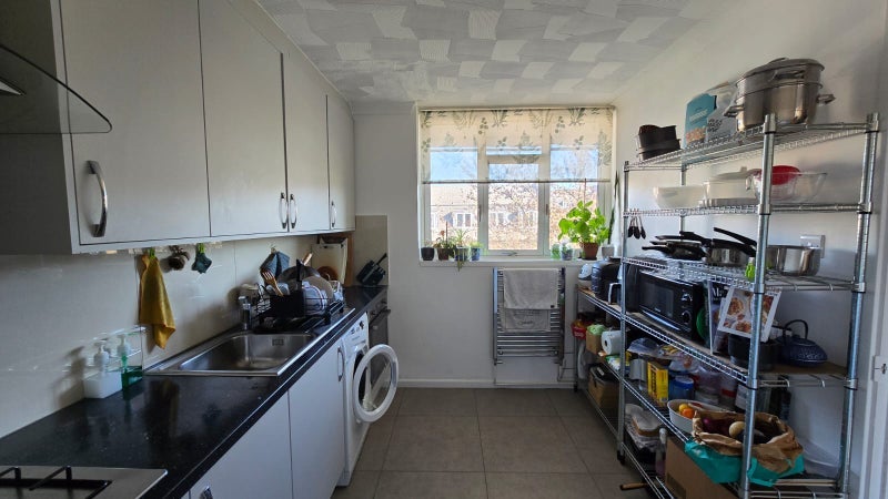 Room Redmans Road in Greater London