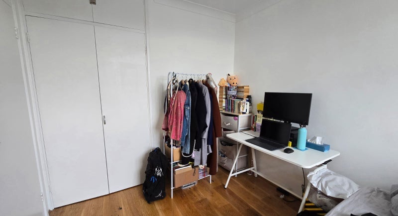 Room Redmans Road in Greater London