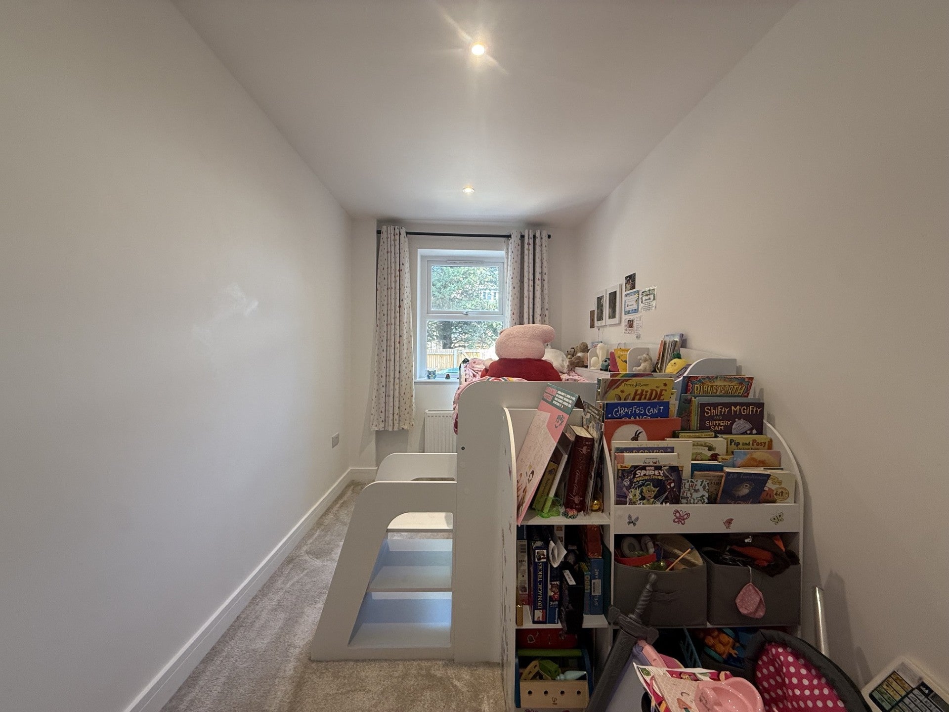 Flat Manor Road in Greater London
