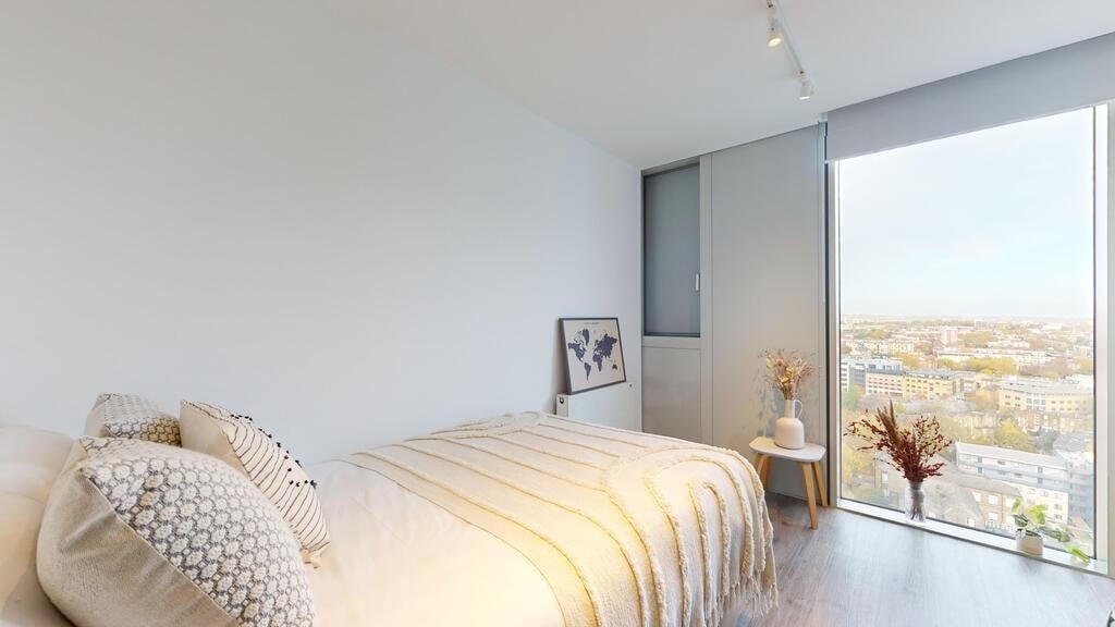 Flat Pentonville Road in Greater London