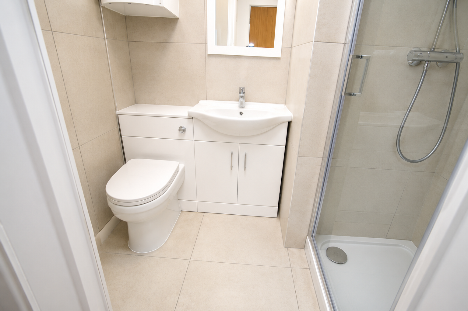 Flat Cotton Avenue in Greater London