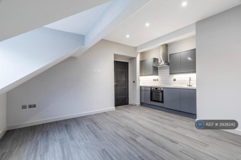 Flat Barrowby Close in Bradford