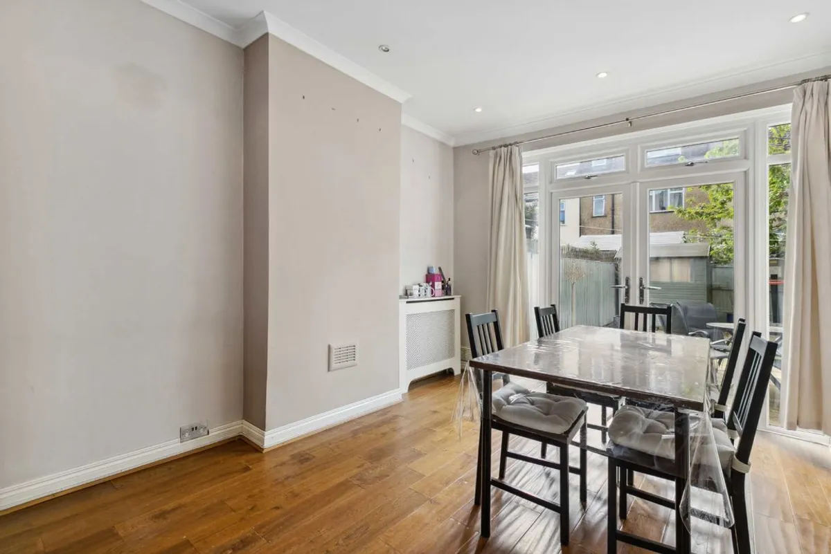 House Abercairn Road in Greater London