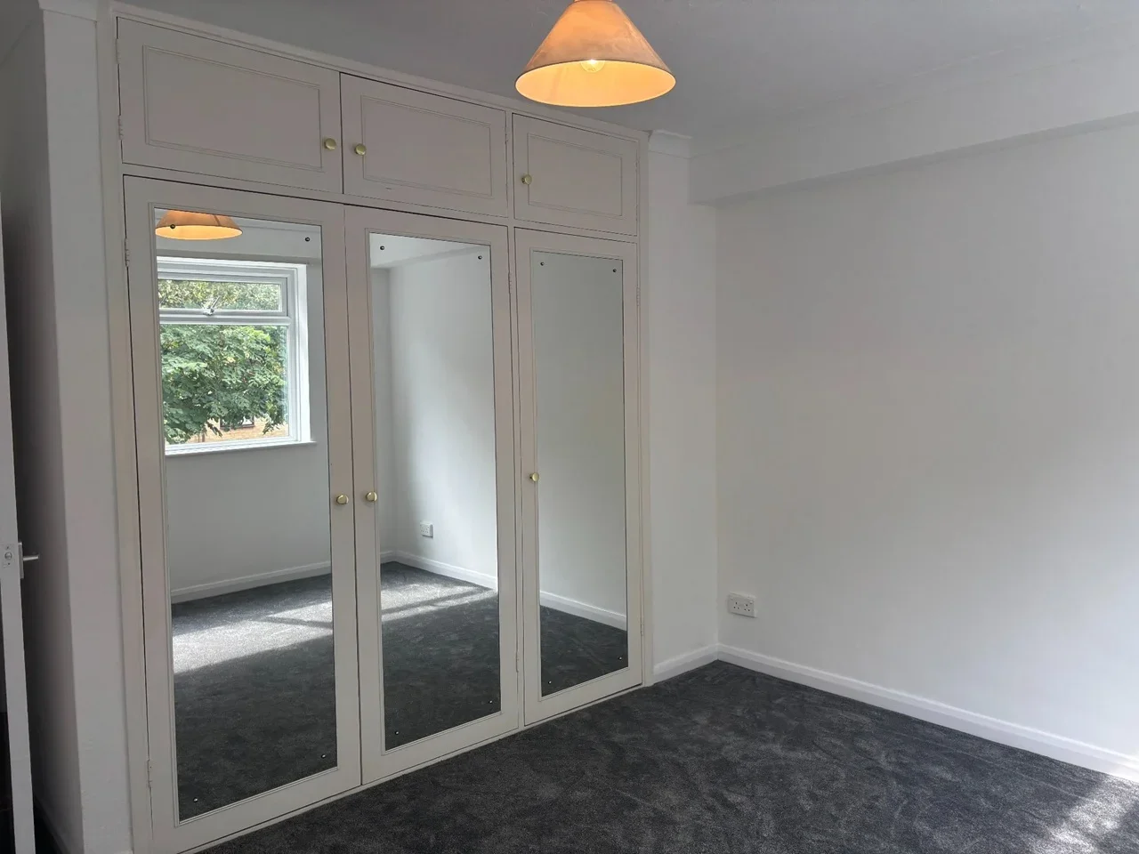 Flat Egmont Road in Greater London