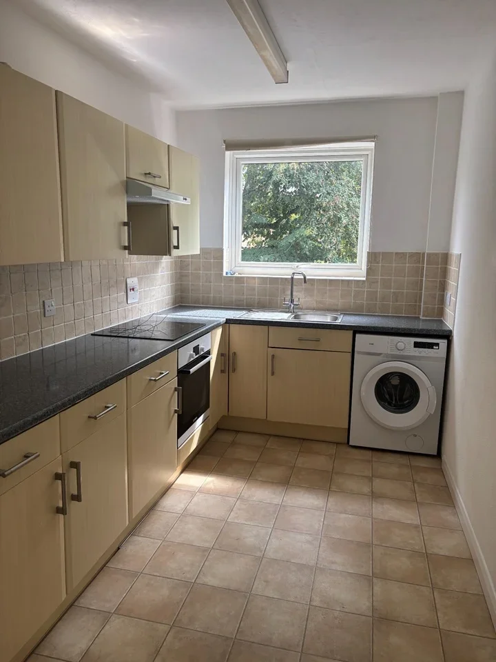 Flat Egmont Road in Greater London